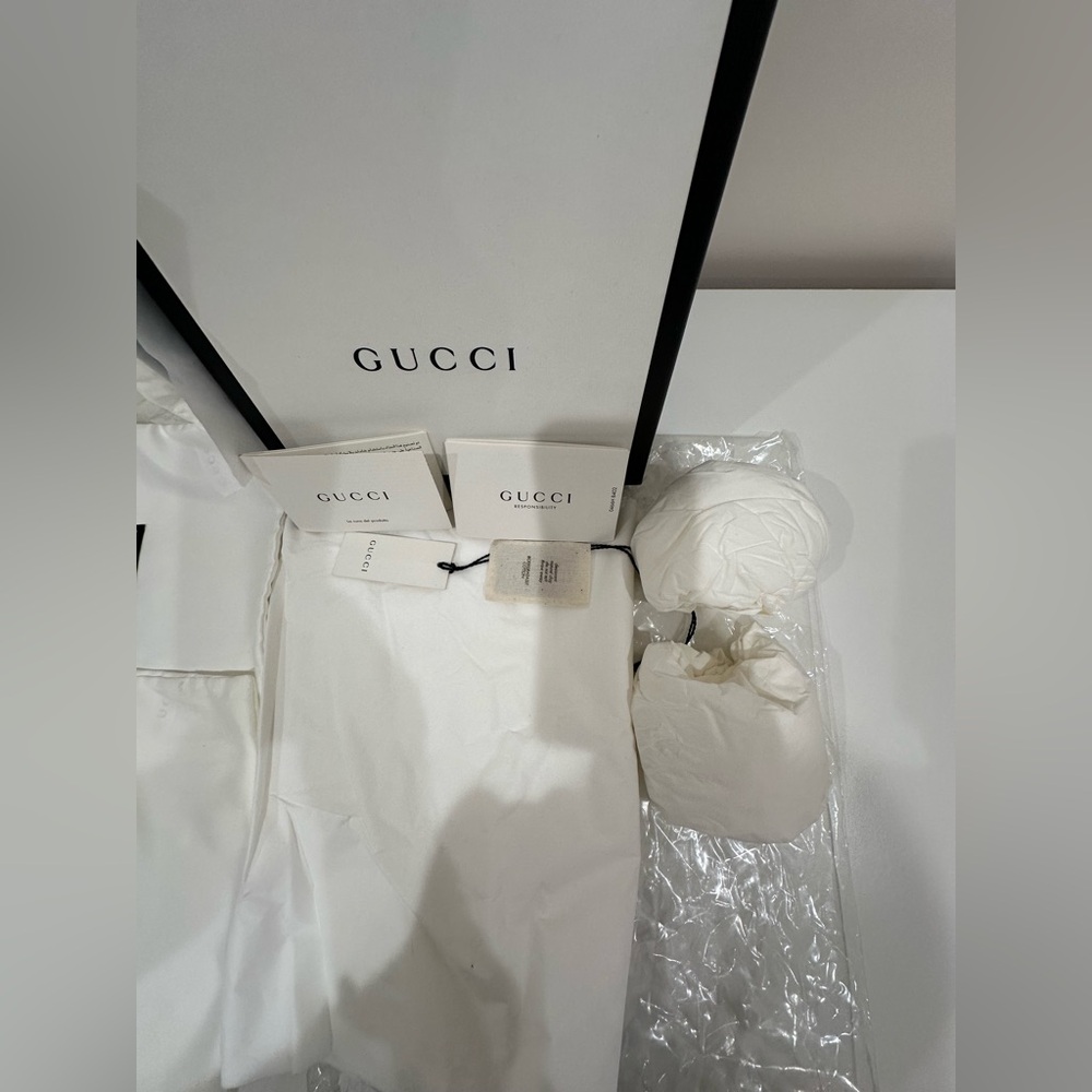 Gucci white&black shoe box with 2 dust bags, tissue/shoe stuffing papers & card - Picture 4 of 13